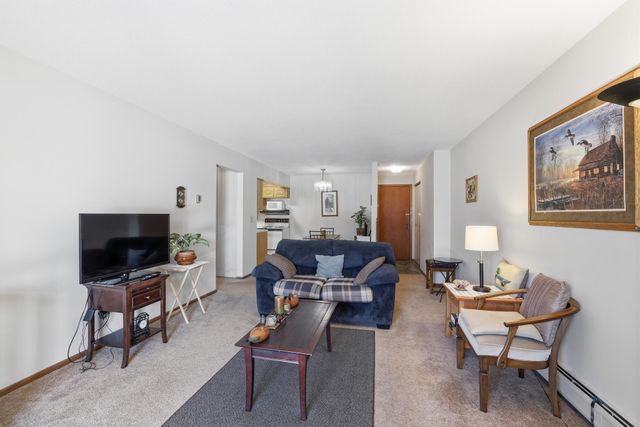 2700 Oxford Street N 102, Roseville, MN 55113