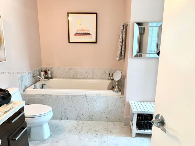 253 NE 2nd St 1008, Miami, FL 33132