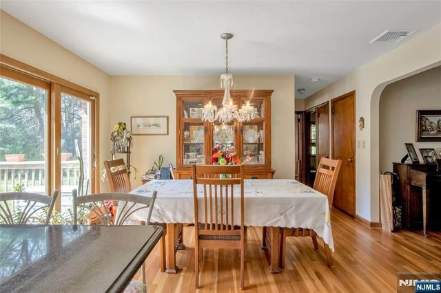 43 Old Tappan Road, Old Tappan, NJ 07675
