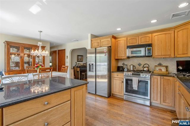 43 Old Tappan Road, Old Tappan, NJ 07675