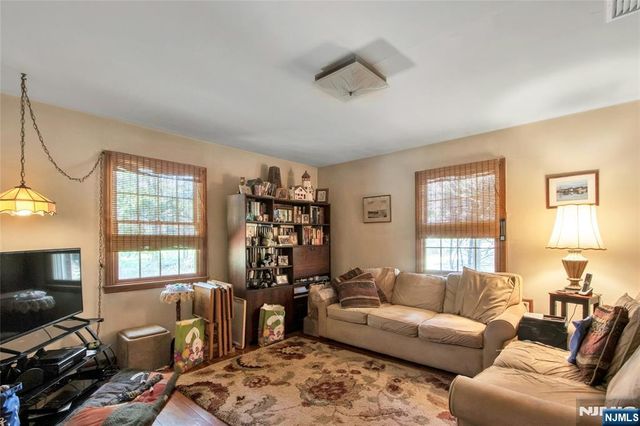 43 Old Tappan Road, Old Tappan, NJ 07675