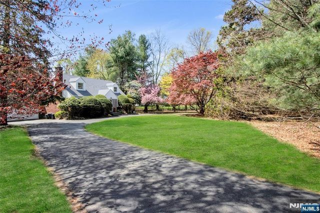 43 Old Tappan Road, Old Tappan, NJ 07675