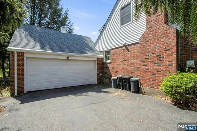 43 Old Tappan Road, Old Tappan, NJ 07675
