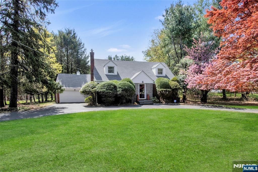 43 Old Tappan Road, Old Tappan, NJ 07675