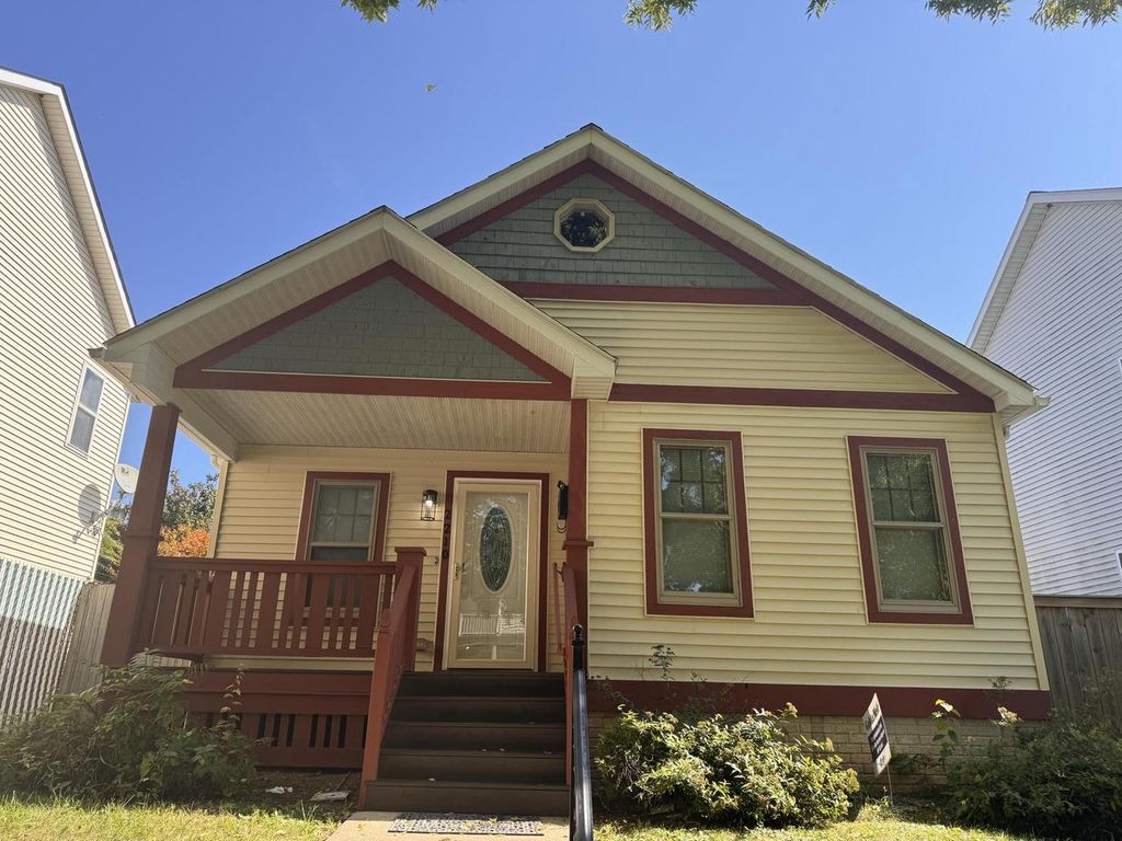 2210 N 15th STREET, Milwaukee, WI 53205