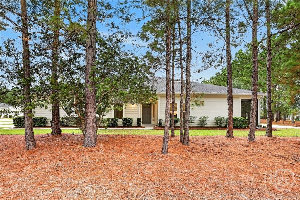 Image 4 of property listing at 14 Lower Creek Drive, Richmond Hill, GA 31324