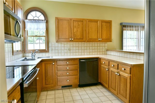 7581 Brookstone Place, Poland, OH 44514