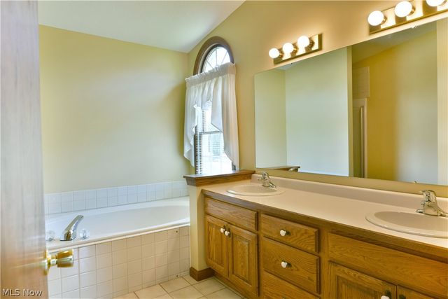 7581 Brookstone Place, Poland, OH 44514
