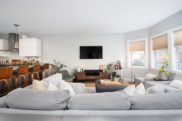 48 Robey St. TWNHSE, Boston, MA 02119