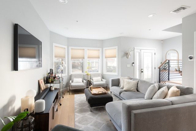 48 Robey St. TWNHSE, Boston, MA 02119