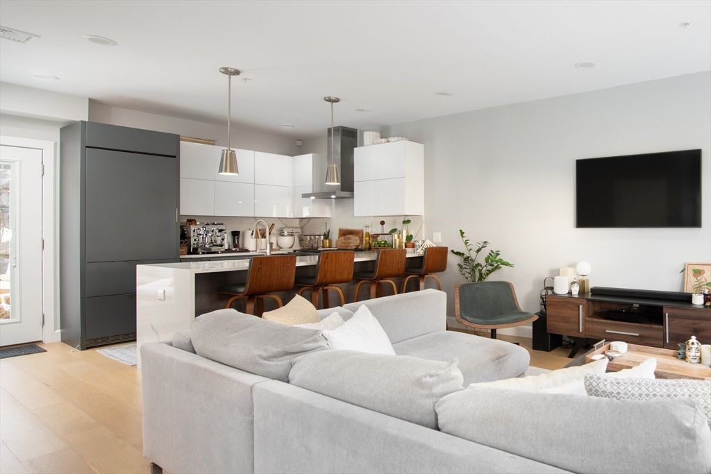 48 Robey St. TWNHSE, Boston, MA 02119