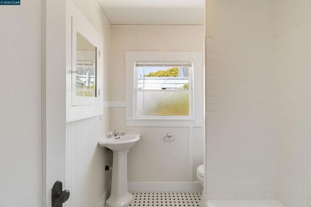 439 44th St, Richmond, CA 94805