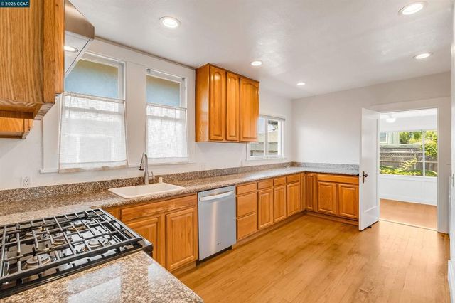 439 44th St, Richmond, CA 94805