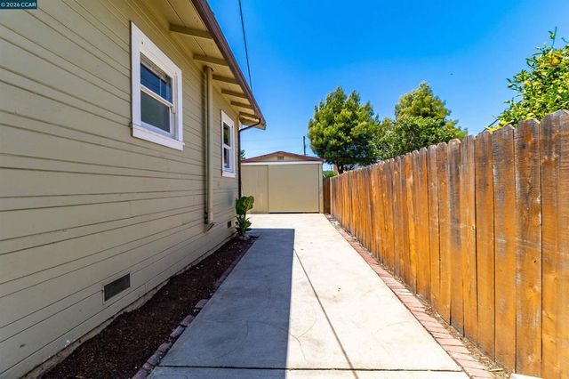 439 44th St, Richmond, CA 94805