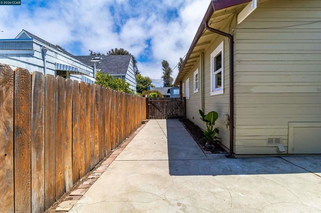 439 44th St, Richmond, CA 94805