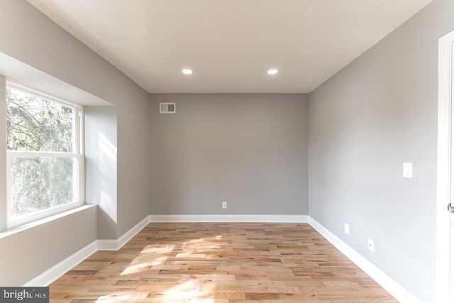 33 E GORGAS LN, Philadelphia, PA 19119