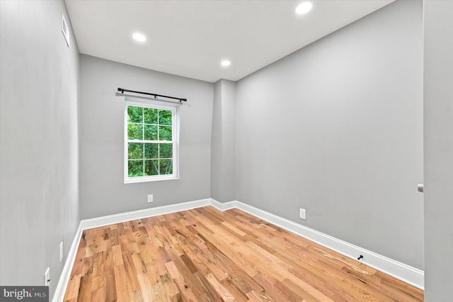 33 E GORGAS LN, Philadelphia, PA 19119