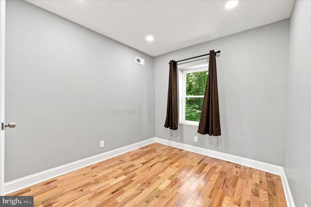 33 E GORGAS LN, Philadelphia, PA 19119