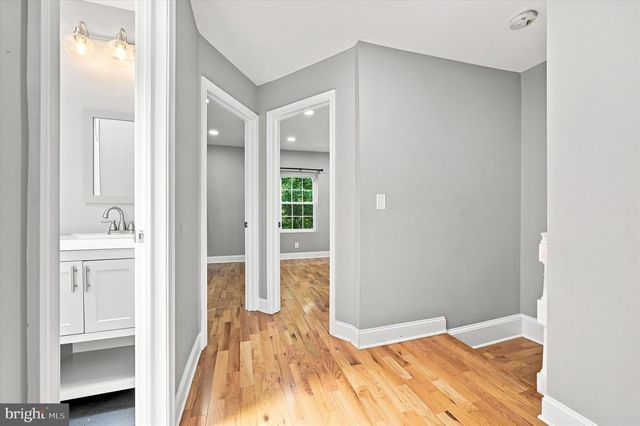 33 E GORGAS LN, Philadelphia, PA 19119