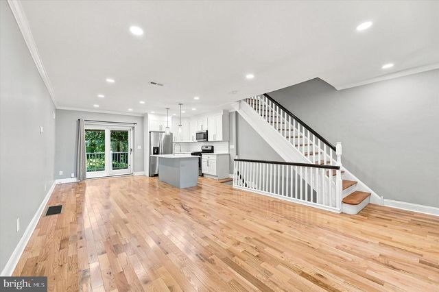 33 E GORGAS LN, Philadelphia, PA 19119