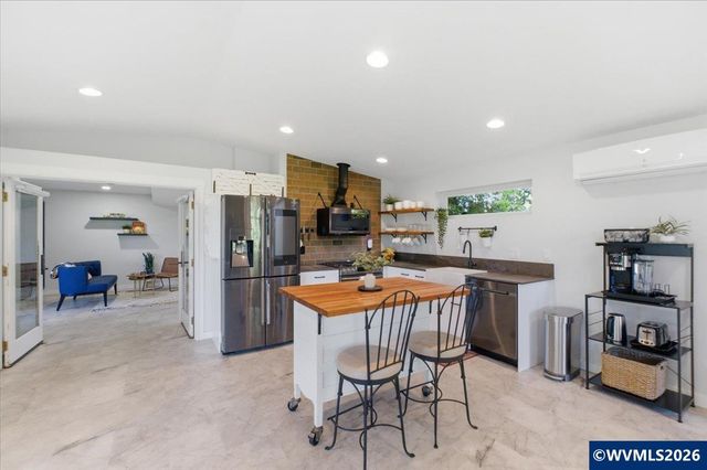 24752 Prairie View Dr NE, Aurora, OR 97002