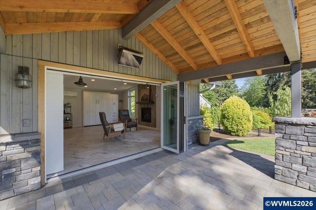 24752 Prairie View Dr NE, Aurora, OR 97002