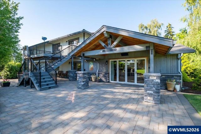 24752 Prairie View Dr NE, Aurora, OR 97002