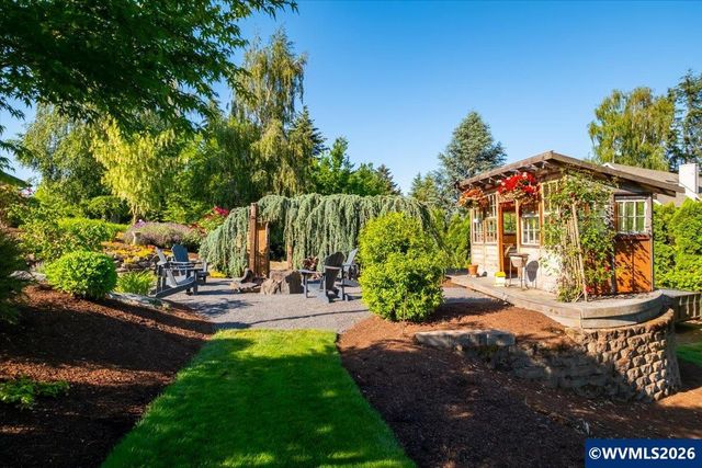 24752 Prairie View Dr NE, Aurora, OR 97002