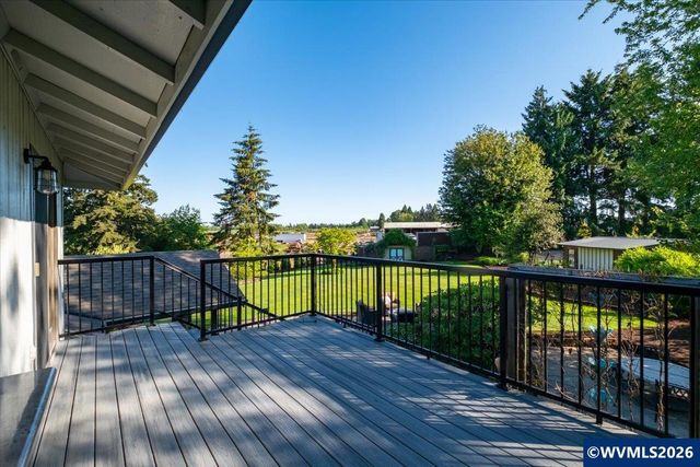 24752 Prairie View Dr NE, Aurora, OR 97002