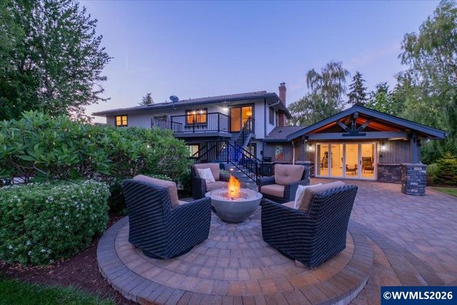 24752 Prairie View Dr NE, Aurora, OR 97002