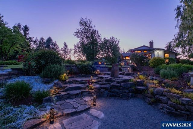 24752 Prairie View Dr NE, Aurora, OR 97002