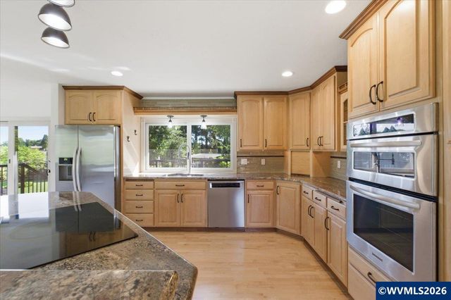 24752 Prairie View Dr NE, Aurora, OR 97002