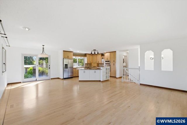 24752 Prairie View Dr NE, Aurora, OR 97002