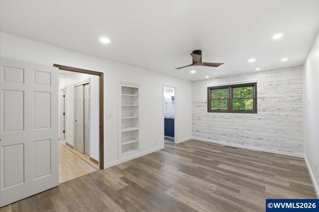 24752 Prairie View Dr NE, Aurora, OR 97002