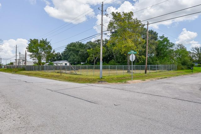 1902 Arizona Avenue, League City, TX 77573