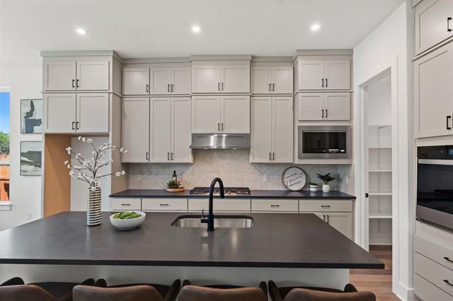 1242 Robin TRL, Round Rock, TX 78681