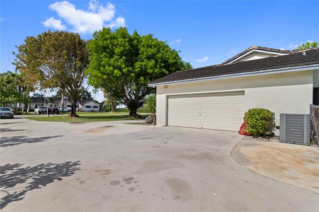 15941 SW 252nd St, Homestead, FL 33031