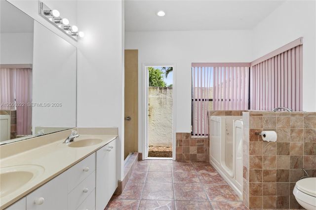 15941 SW 252nd St, Homestead, FL 33031