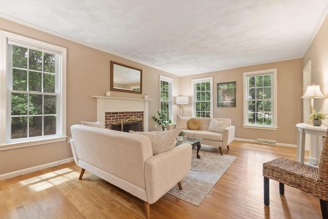 8 Whitney Ln, Boxborough, MA 01719