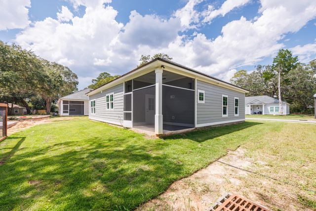 26 Shebbi Lane, Freeport, FL 32439