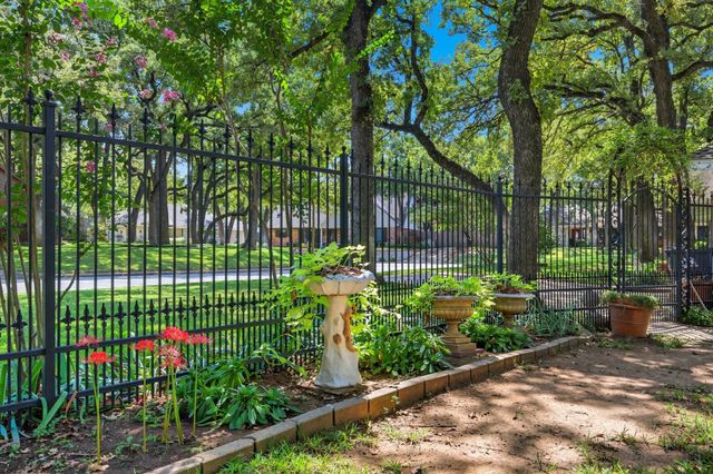 2419 Villa Vera Drive, Arlington, TX 76017