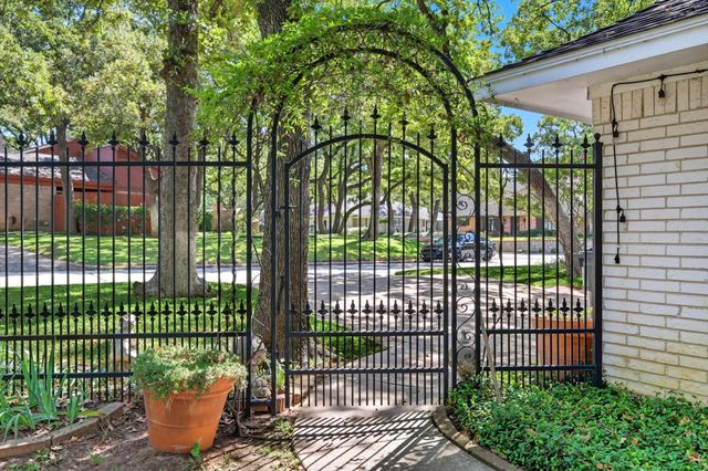 2419 Villa Vera Drive, Arlington, TX 76017