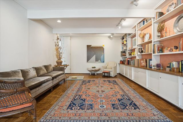 6202 Valley Forge Drive, Houston, TX 77057