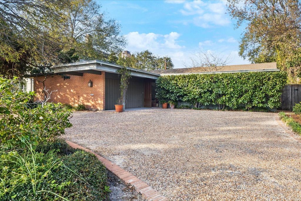 6202 Valley Forge Drive, Houston, TX 77057