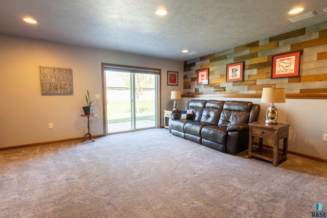 4009 S Homerun Ave Avenue, Sioux Falls, SD 57110