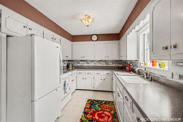 7747 Park Lane Avenue, Jenison, MI 49428