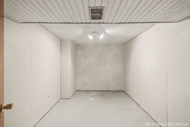 7747 Park Lane Avenue, Jenison, MI 49428