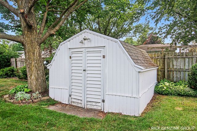 7747 Park Lane Avenue, Jenison, MI 49428