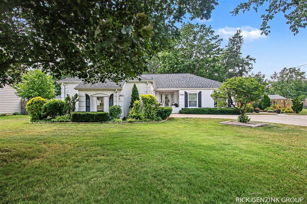 7747 Park Lane Avenue, Jenison, MI 49428