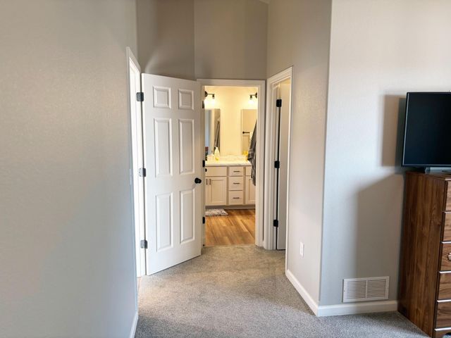 2992 74th Avenue S, Fargo, ND 58104